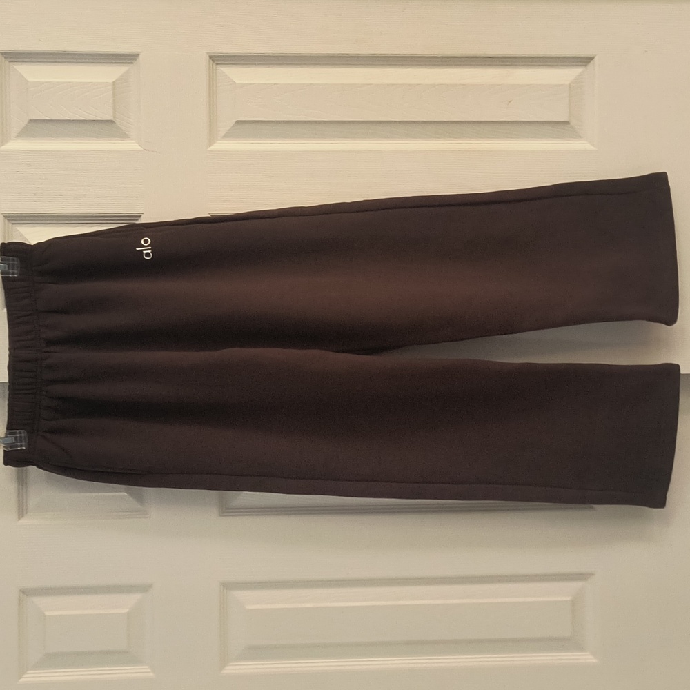 ALO Yoga Straight Leg Pants in Brown - Picture 2 of 5